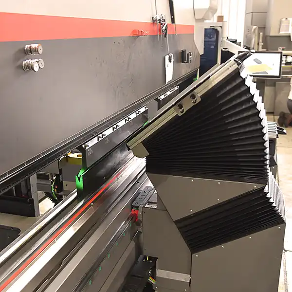 bystonic-xpert-pro-press-brake-Flextur (2) Bystronic Xpert Pro press brake at Flextur – Precision metal bending with dynamic hydraulic crowning and laser angle measurement.