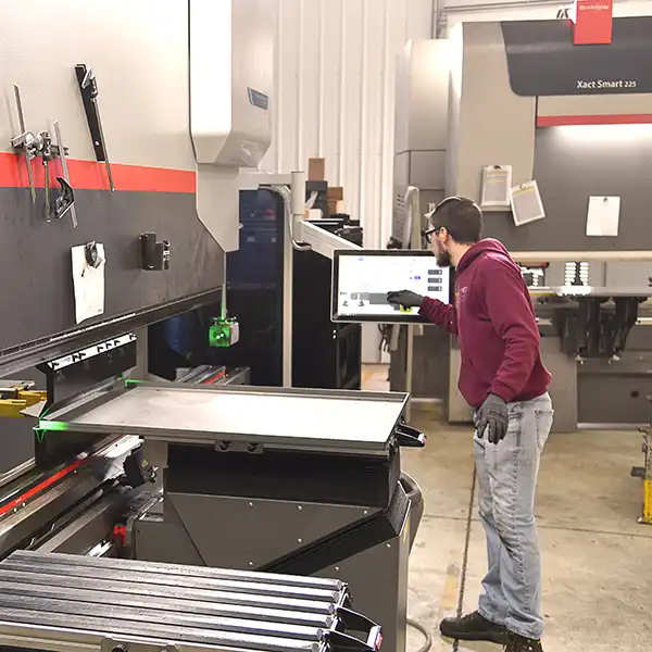 bystronic-press-brake-Flextur (1) Bystronic press brake at Flextur – High-precision metal bending for efficient and accurate fabrication.
