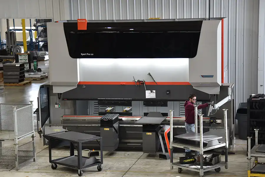 Bystronic Xpert Pro press brake at Flextur – Advanced metal forming with laser angle measurement and dynamic hydraulic crowning.